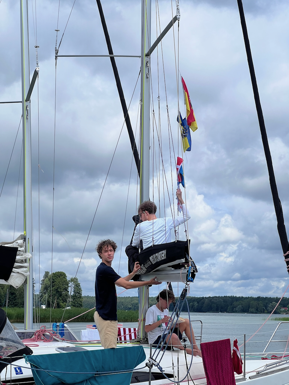 Repairing flags in the boom