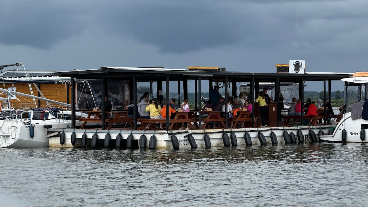 Fish barge at Szymon